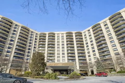2 Claridge Dr #1FW, Verona, NJ 07044
