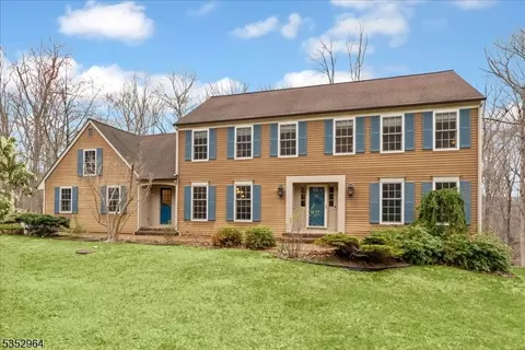 3 Beaver Brook Dr, Long Valley, NJ 07853