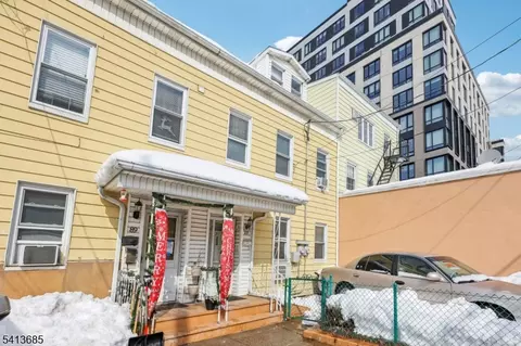 87 Union St, Newark, NJ 07105