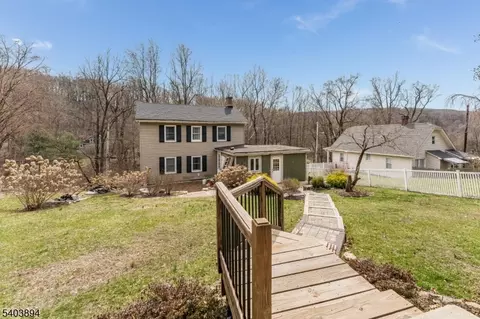 18 Sanatorium Rd, Glen Gardner, NJ 08826