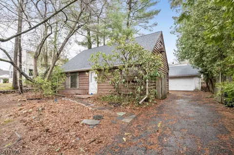 31 Cedar St, Midland Park, NJ 07432