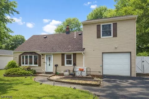 83 Village Rd, Pompton Plains, NJ 07444