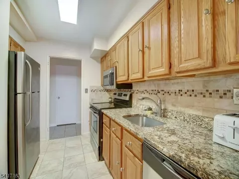 377 S Harrison St #9E, East Orange, NJ 07018