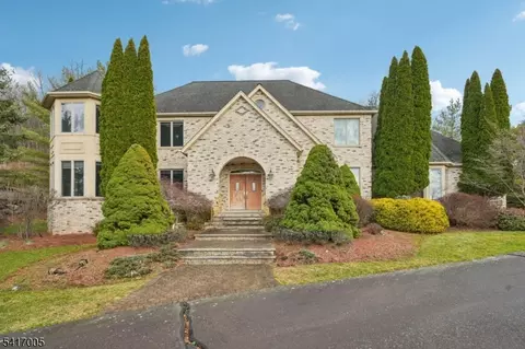 111 Chopin Dr, Wayne, NJ 07470