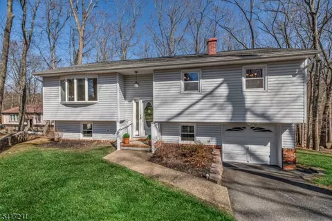 14 Forsgate Dr, Ringwood, NJ 07456