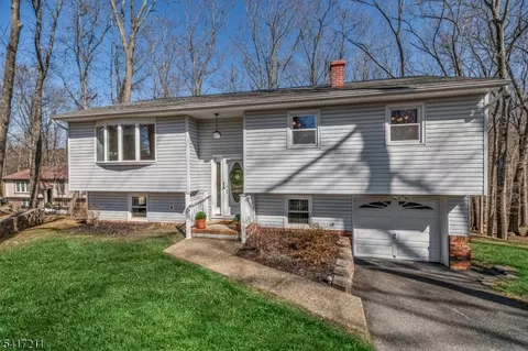 14 Forsgate Dr, Ringwood, NJ 07456