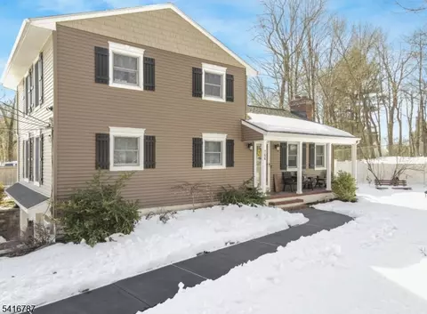 144 Chamberlain Rd, Oak Ridge, NJ 07438