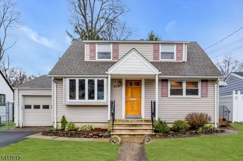 823 Pinewood Rd, Union, NJ 07083