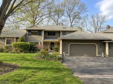 38 Hunters Cir, Lebanon, NJ 08833