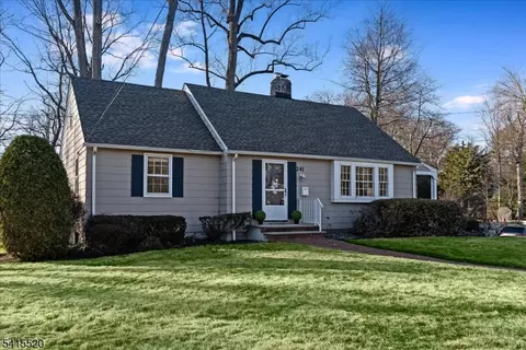 241 Evergreen Ct, Mountainside, NJ 07092