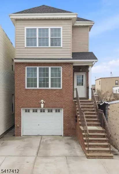 10 Mechanic St, Bayonne, NJ 07002