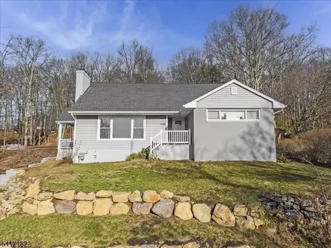 1286 Westbrook Rd, West Milford, NJ 07480