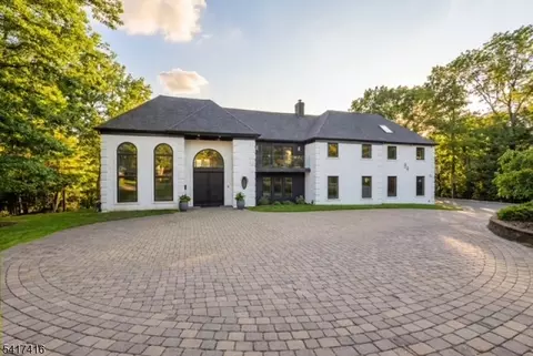 84 Shrewsbury Dr, Livingston, NJ 07039