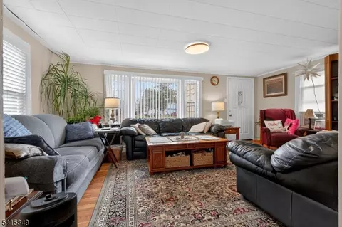 196 Girard Ave, Somerset, NJ 08873