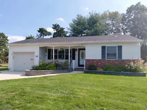 35 Southampton Rd, Toms River, NJ 08757
