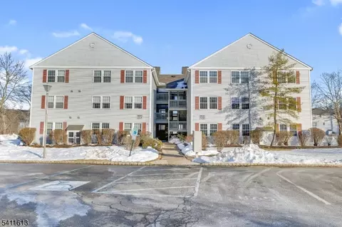 64 Dayton Ct #104, Hackettstown, NJ 07840