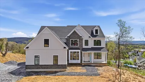 6 Spring Ct, Phillipsburg, NJ 08865