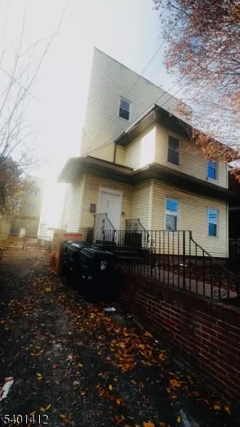 10 Tillinghast St, Newark, NJ 07112