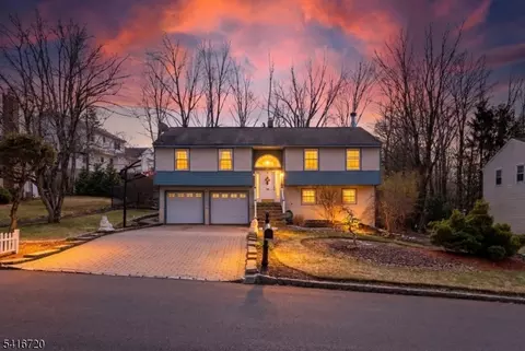 4 Shelley Ct, Sparta, NJ 07871