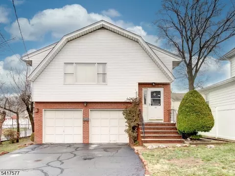16 Oldis St, Rochelle Park, NJ 07662