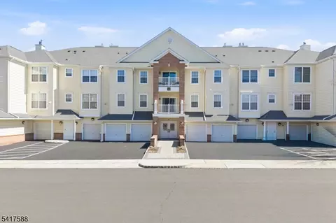 2103 Avery Ct, Somerset, NJ 08873