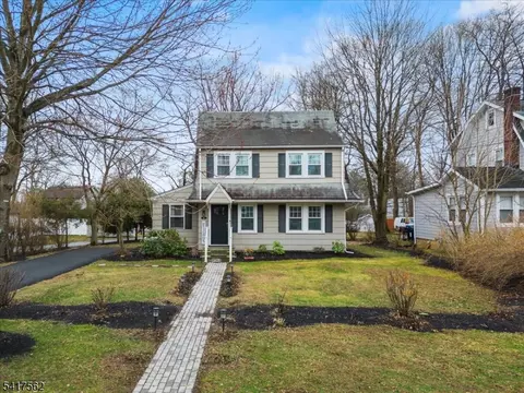 12 Dayton Cres, Bernardsville, NJ 07924