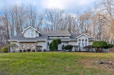 14 Lookout Dr, Ledgewood, NJ 07852