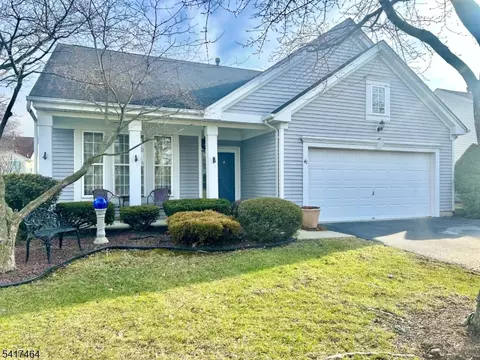 41 Victoria Dr, Belvidere, NJ 07823