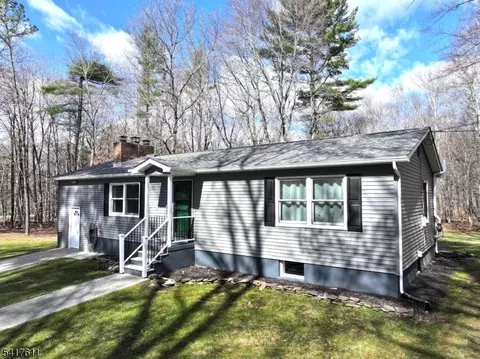 3 Davey Ln, Sandyston, NJ 07826