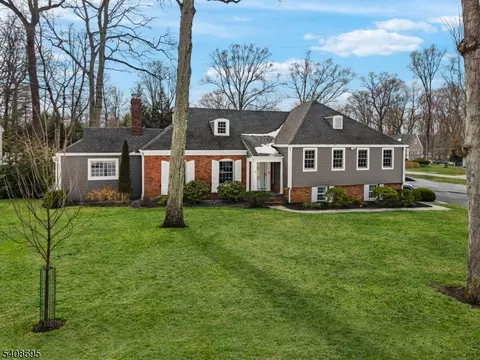 14 Fairfield Dr E, Morristown, NJ 07960