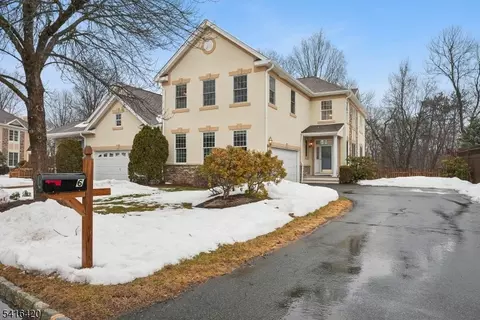 6 Brown Ct, Chester, NJ 07930