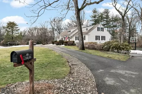 59 Manor Dr, Basking Ridge, NJ 07920 photo 2