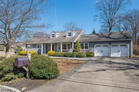2 Chestnut Hill Rd, Randolph, NJ 07869
