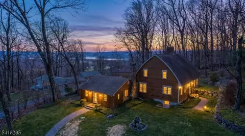 2 Driftway Dr, High Bridge, NJ 08829
