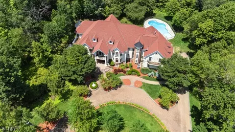 115 Skyline Dr, Watchung, NJ 07069