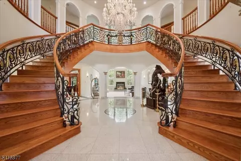 115 Skyline Dr, Watchung, NJ 07069