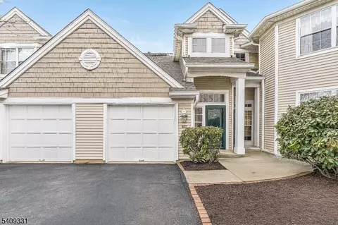 216 Bald Eagle Dr, Stewartsville, NJ 08886