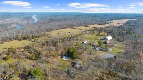 152 Warsaw Rd, Frenchtown, NJ 08825
