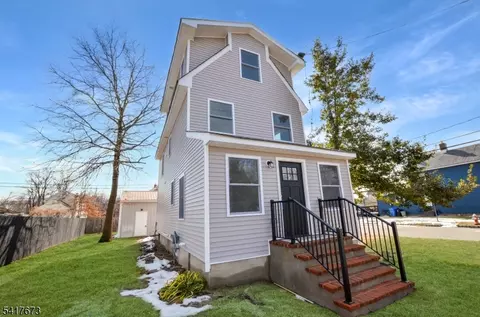 24 John St, Helmetta, NJ 08828