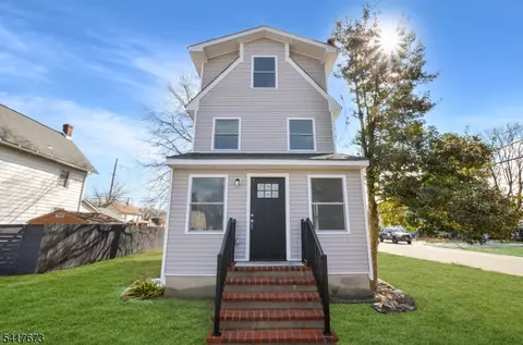 24 John St, Helmetta, NJ 08828