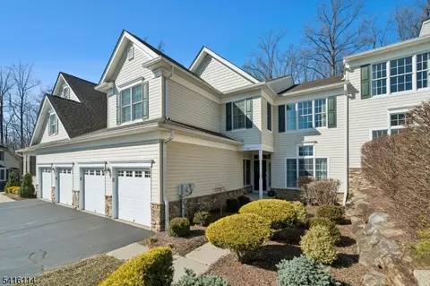 62 Mackenzie Ln N, Denville, NJ 07834