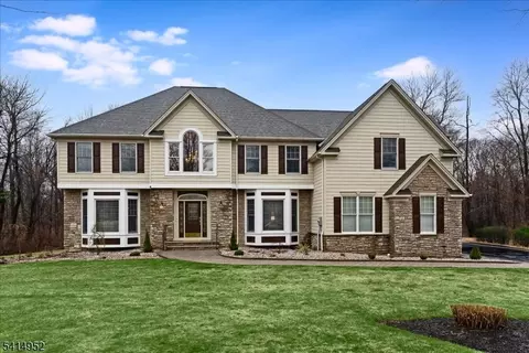 6 Mackenzie Ct, Sparta, NJ 07871