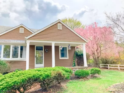 22 Flanders Rd, Budd Lake, NJ 07828