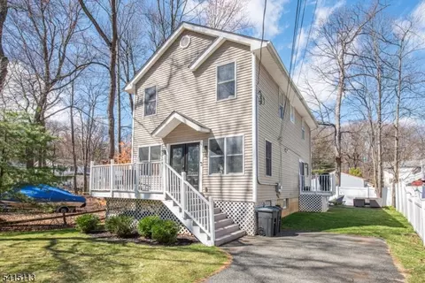 15 Orange Trl, Denville, NJ 07834