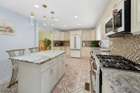 8 Monaghan Rd, Edison, NJ 08817 photo 14