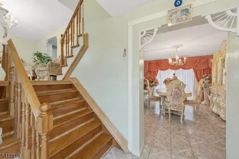 8 Monaghan Rd, Edison, NJ 08817 photo 5