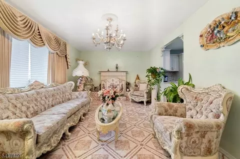 8 Monaghan Rd, Edison, NJ 08817 photo 12