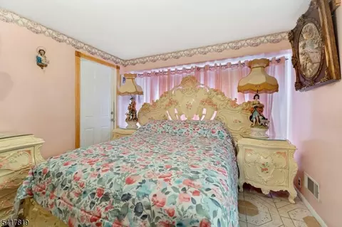8 Monaghan Rd, Edison, NJ 08817 photo 10
