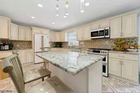8 Monaghan Rd, Edison, NJ 08817 photo 16