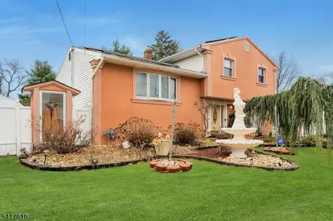 8 Monaghan Rd, Edison, NJ 08817